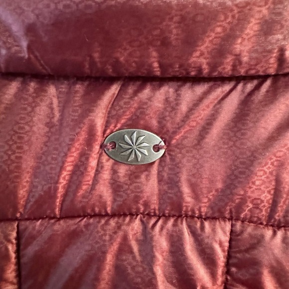 Athleta Vail Women’s Vest in Cherrywood Lightweight Puffer Size Medium - Picture 8 of 9